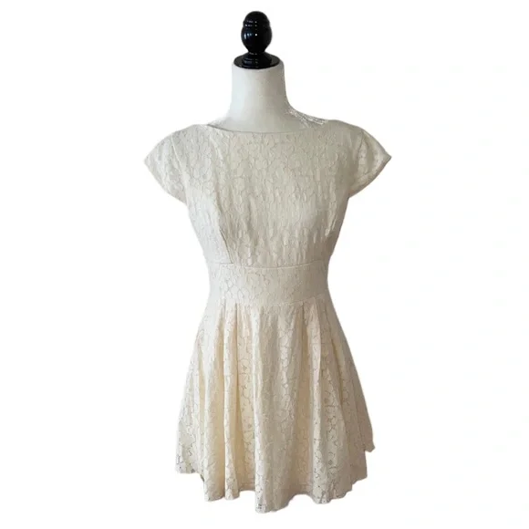 B Darlin | Dresses | B Darlin Cream Lace Dress | Poshmark
